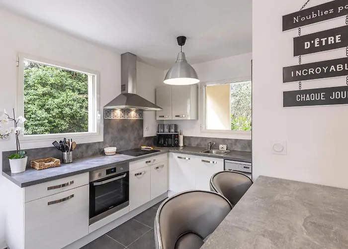 Clos Vignola By Interhome * פורטו-וישיו